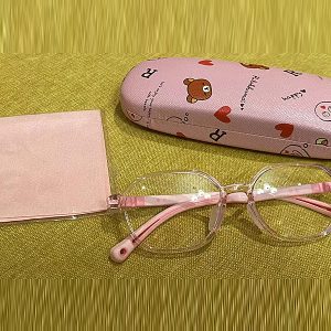Kids Anti-Blue Light Glasses – Cute Pink Frame with Protective Case – UV400 & Radiation Shield for Screen Time